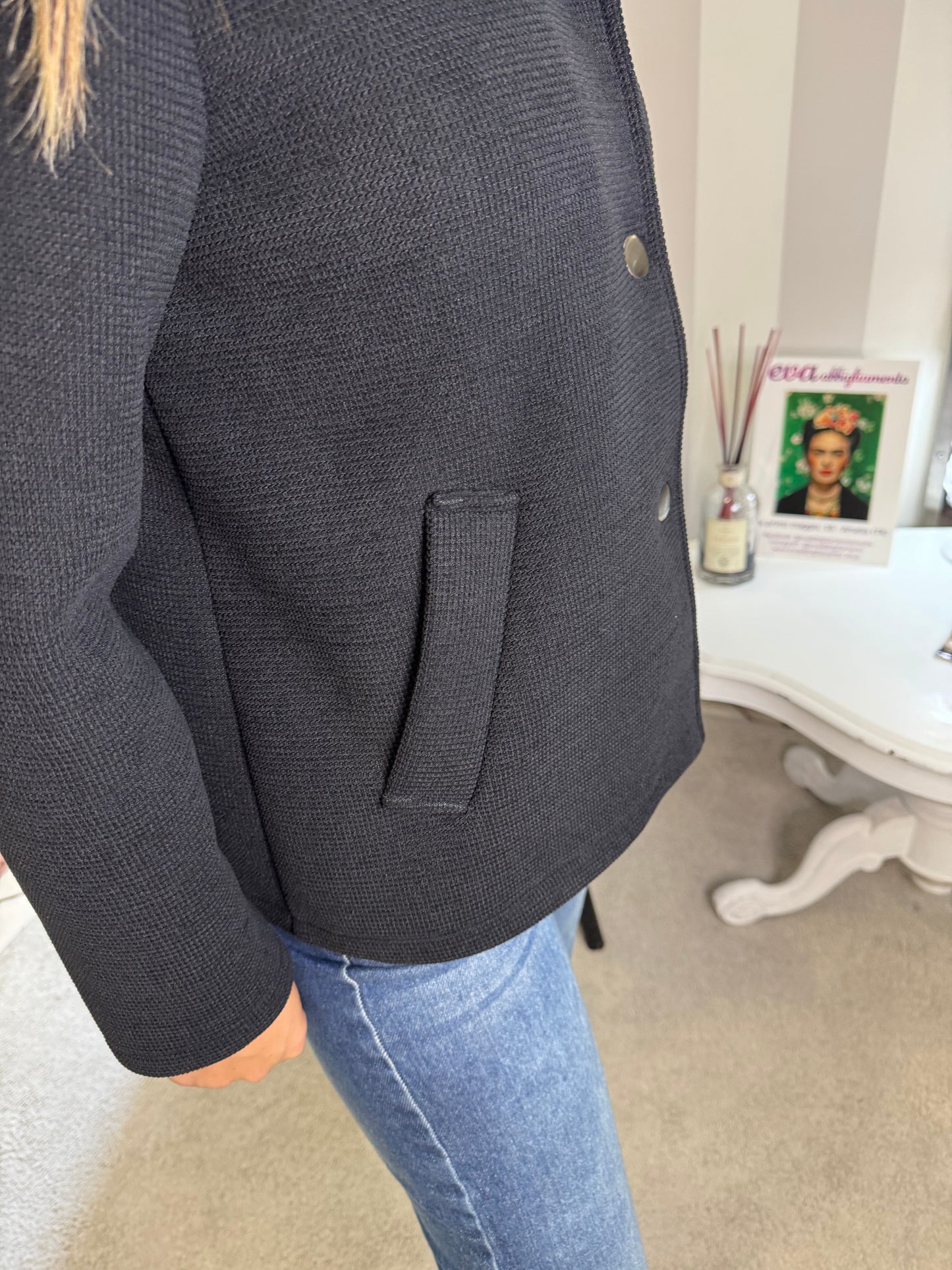 Giacca corta con cappuccio indomina