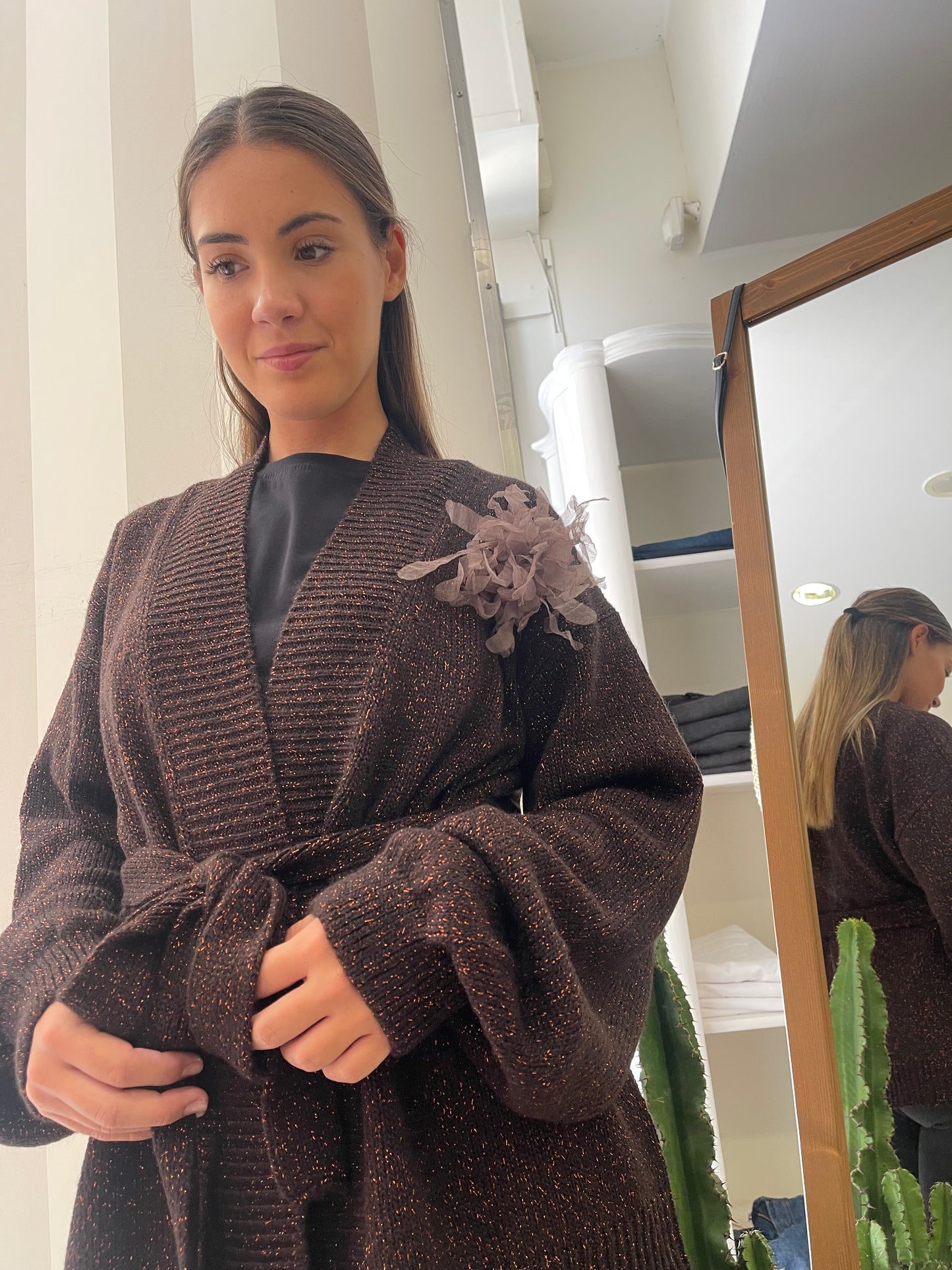 Cardigan con Cintura e Spilla - Kontatto