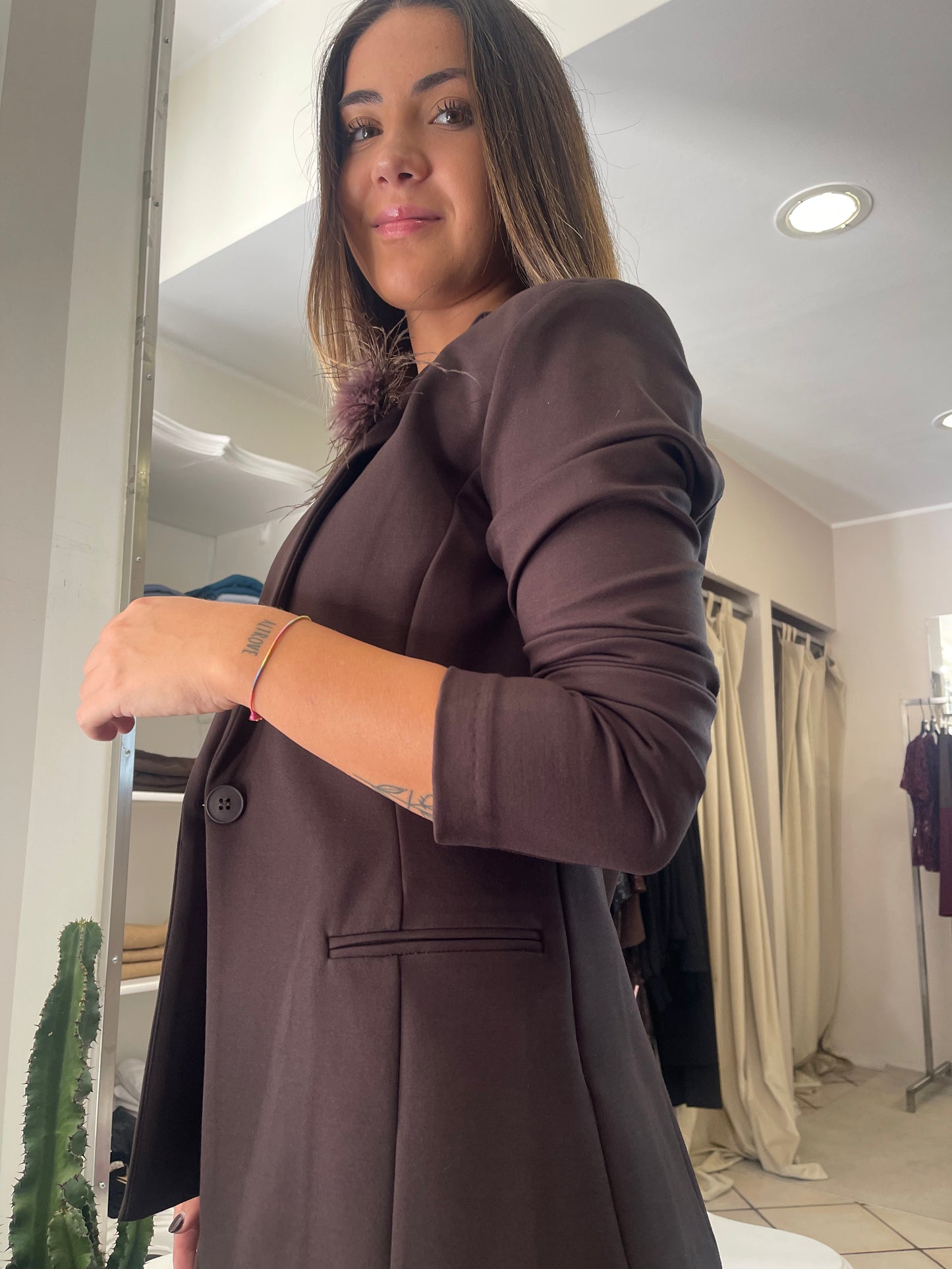 Giacca Marrone con Spilla - Indomina