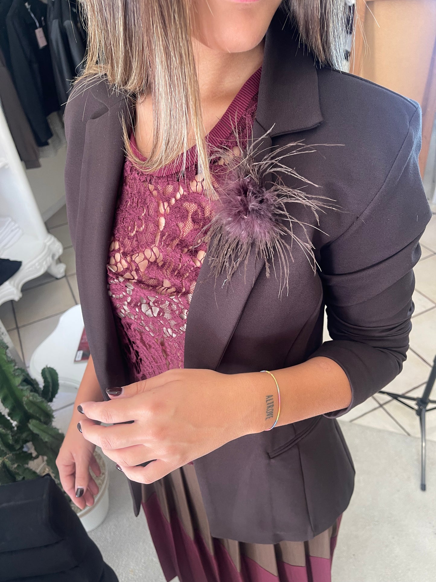 Giacca Marrone con Spilla - Indomina