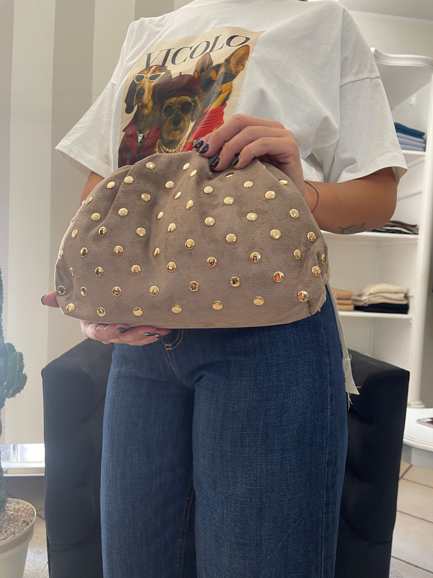 Borsa Clutch Scamosciata con Borchiette
