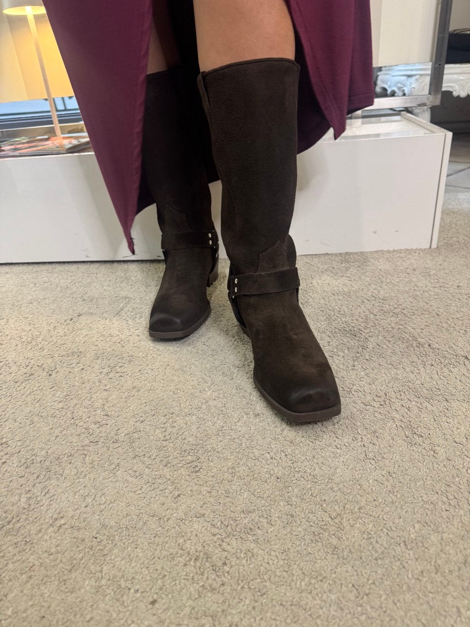 Stivale in camoscio con fibbia Ovyè