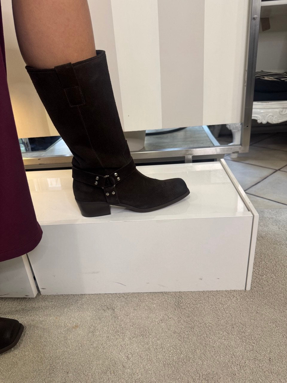 Stivale in camoscio con fibbia Ovyè